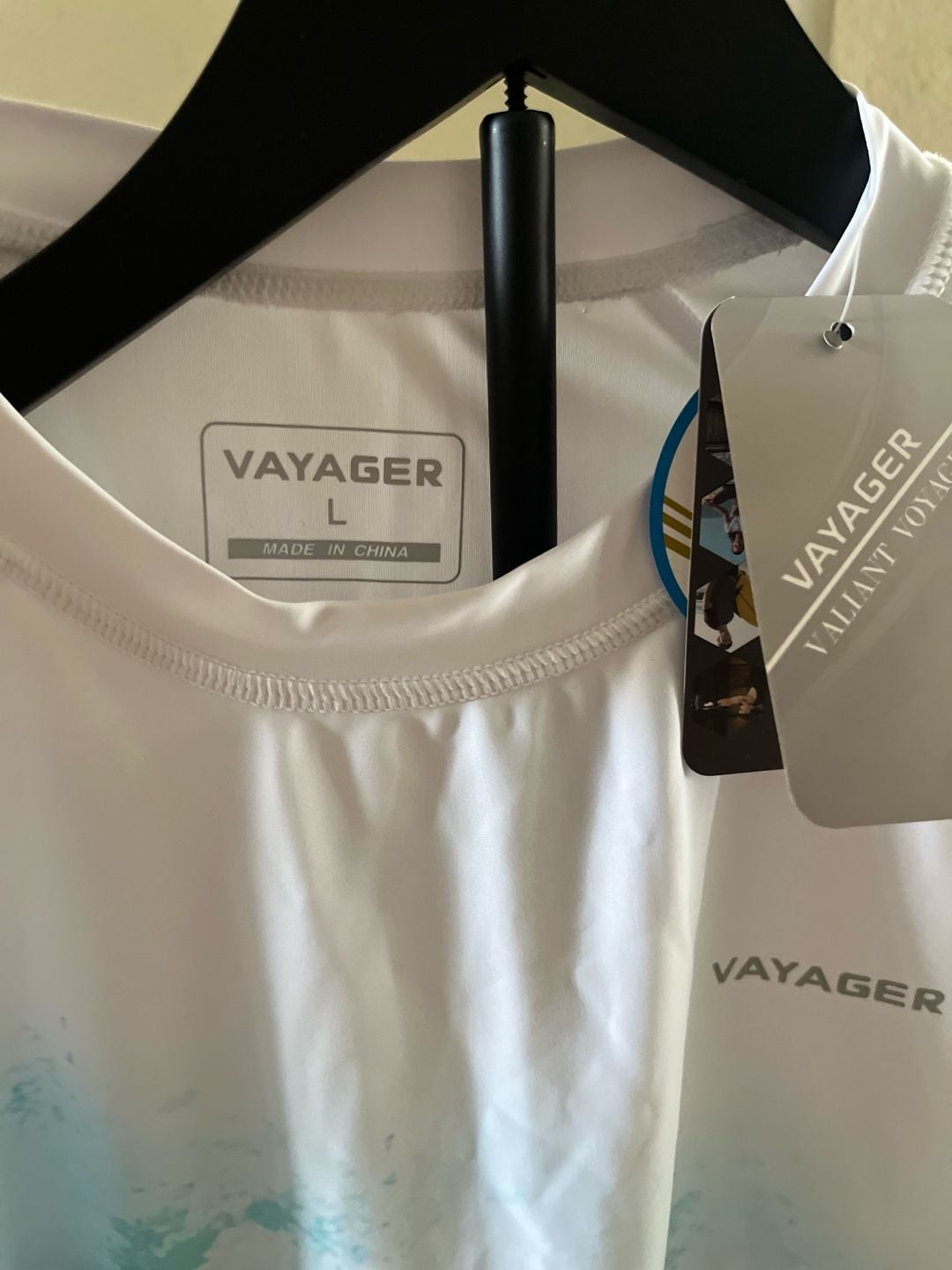 Vayager UPF 50+ Rash Guard Size L Wave Print Long Sleeve 7