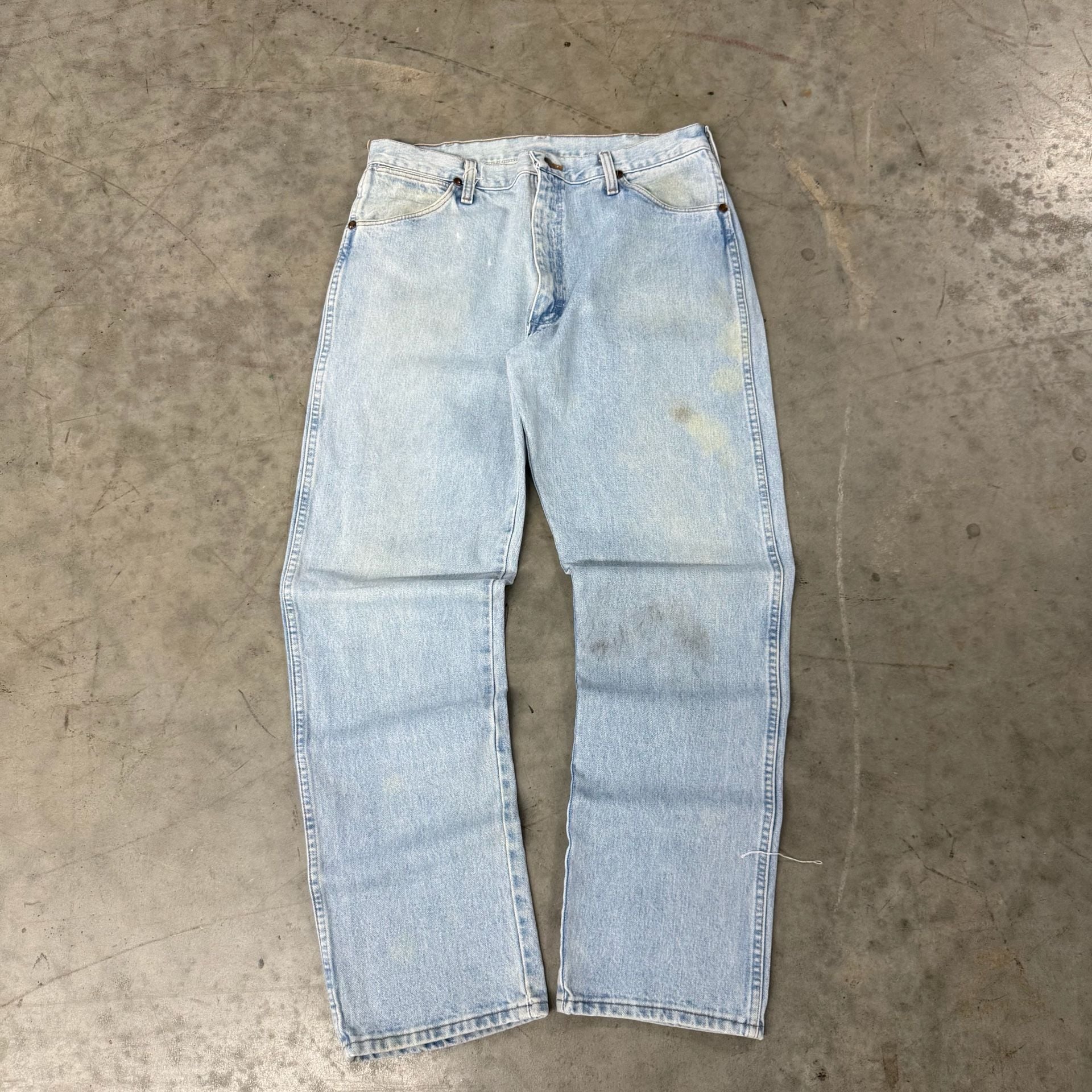 Wrangler Vintage Distressed Light Wash Jeans Size 36x32 2