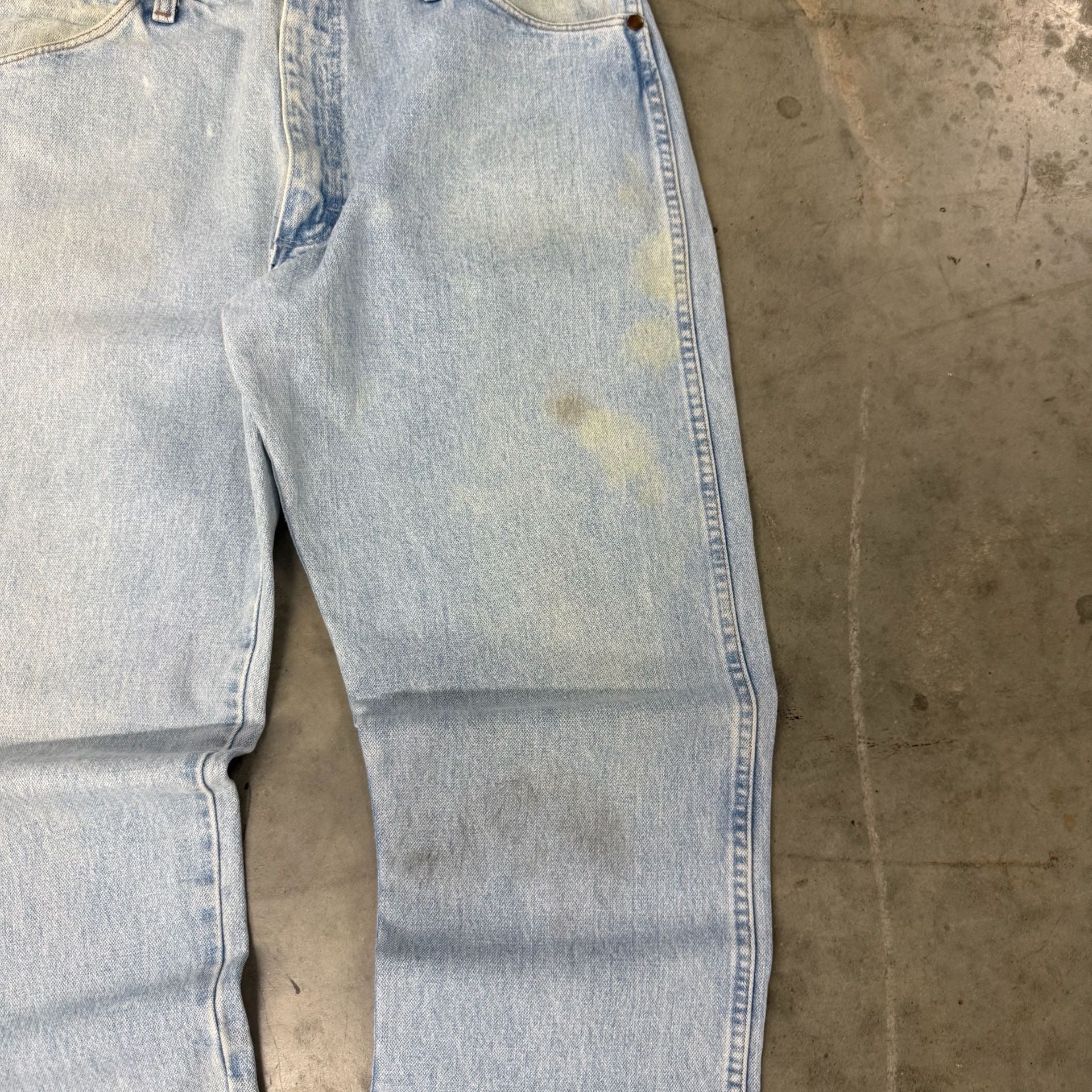 Wrangler Vintage Distressed Light Wash Jeans Size 36x32 4