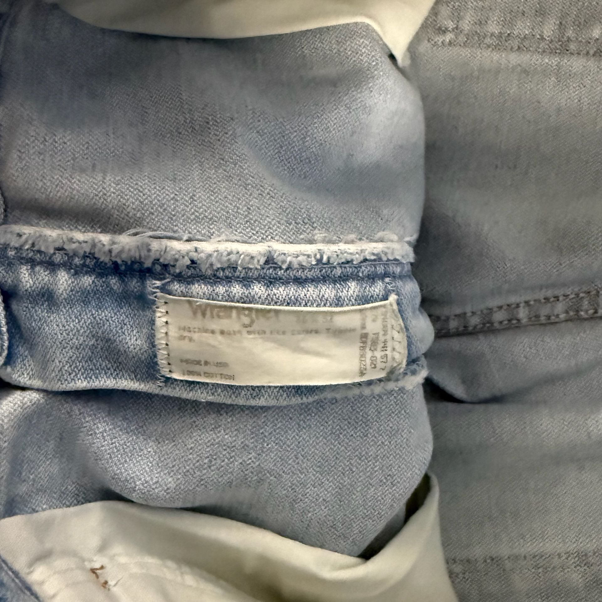 Wrangler Vintage Distressed Light Wash Jeans Size 36x32 6