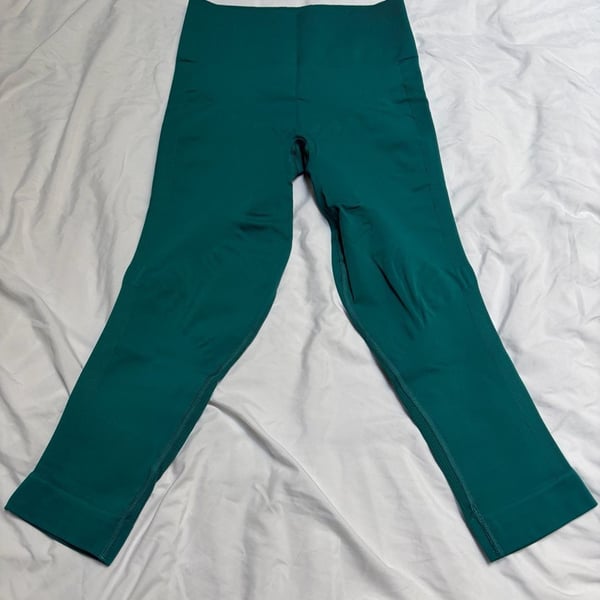 Lululemon Size 8 Green compression Leggings