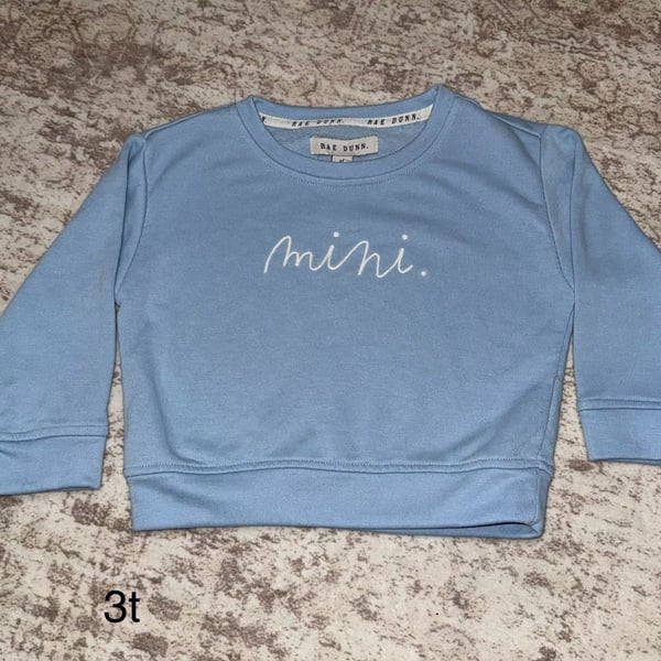 Size 3t
Rae Dunn Mini Sweatshirt