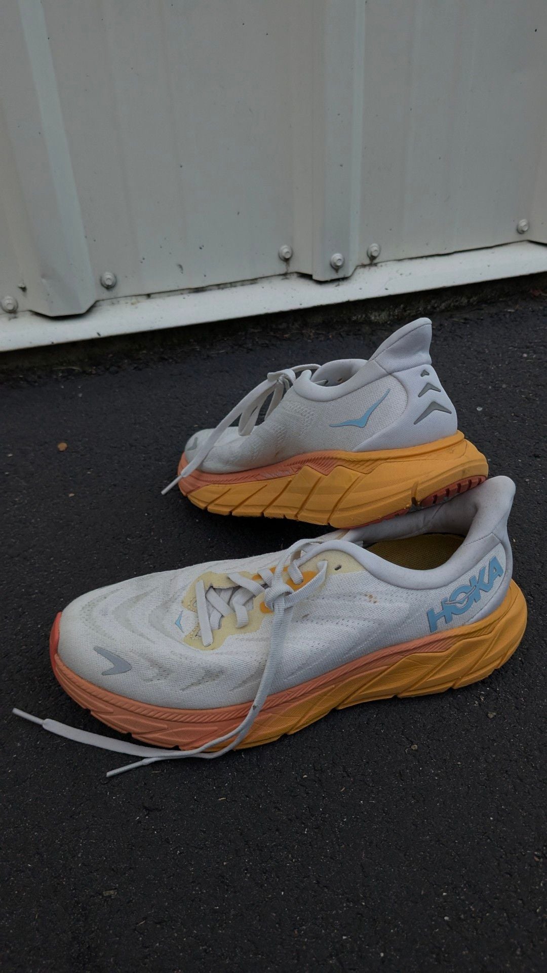 HOKA Arahi 6 Size 9.5B White Orange Running Shoes 3