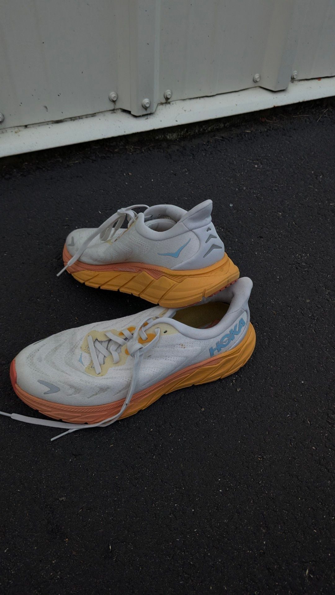 HOKA Arahi 6 Size 9.5B White Orange Running Shoes 4