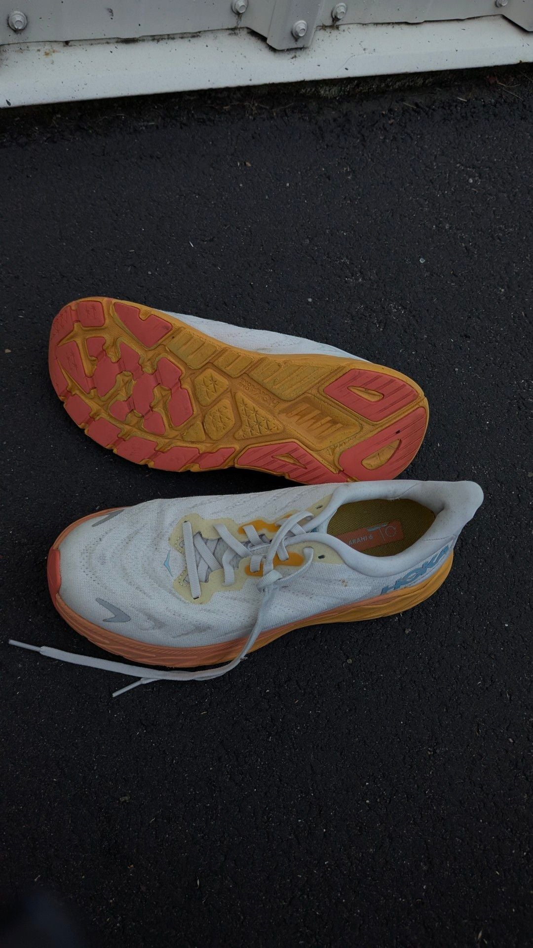 HOKA Arahi 6 Size 9.5B White Orange Running Shoes 5