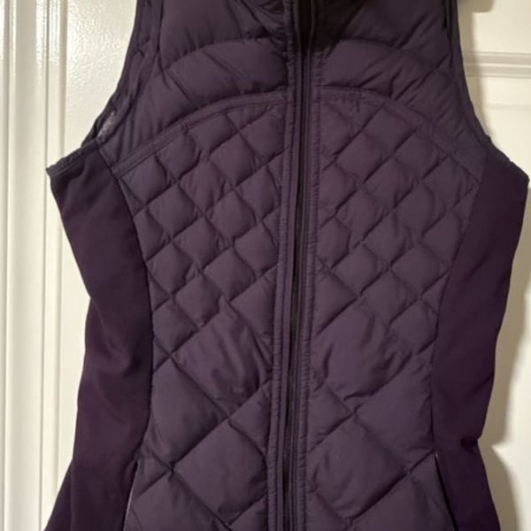 Lululemon Fluff Off Vest Size 4 Purple Down Quilted Full Zip