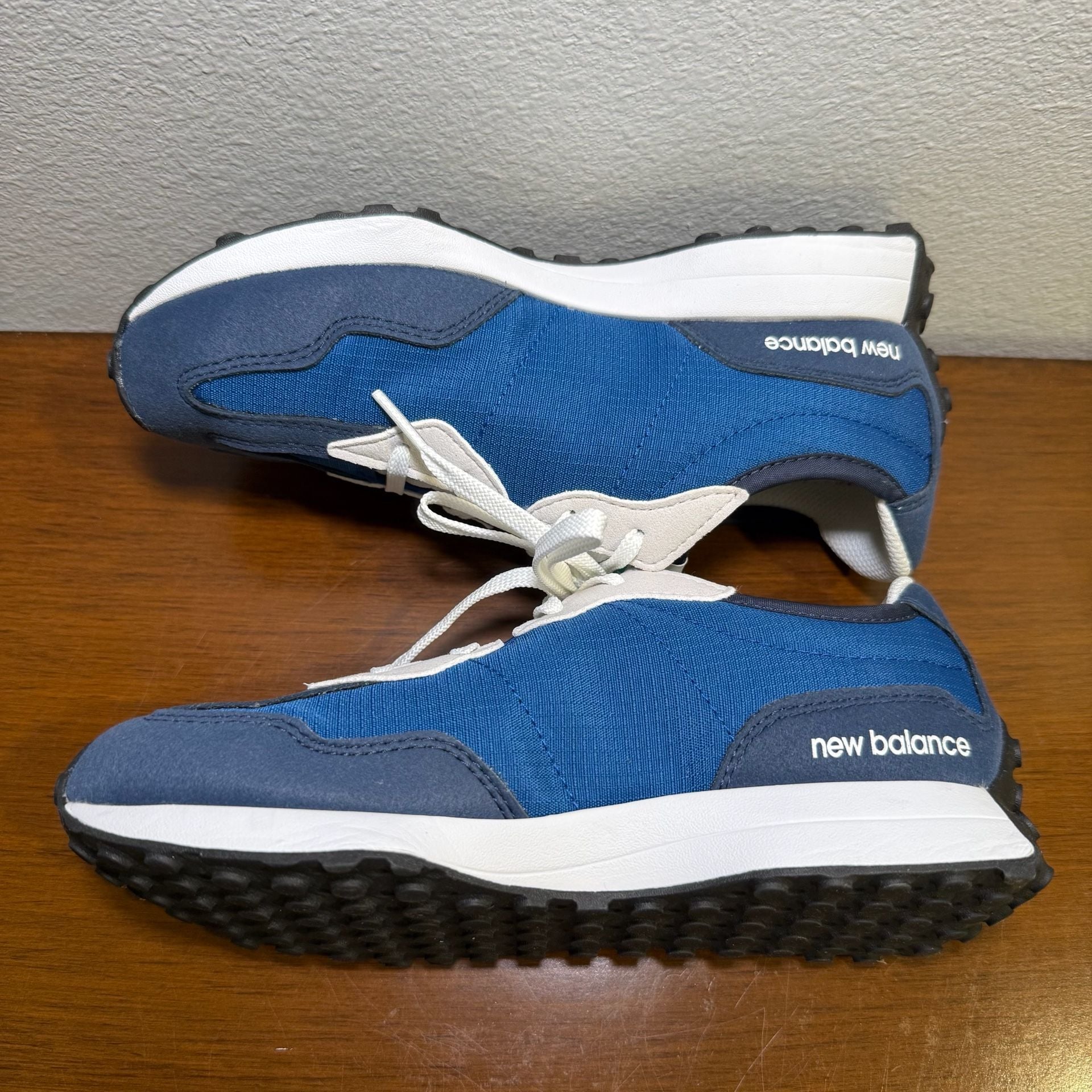 New Balance 327 Size 4 M Natural Indigo Lifestyle Sneaker Big kid 4Y 10