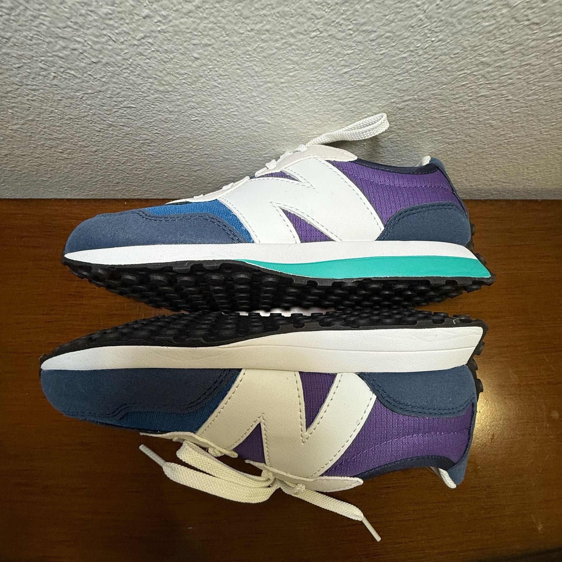 New Balance 327 Size 4 M Natural Indigo Lifestyle Sneaker Big kid 4Y 11