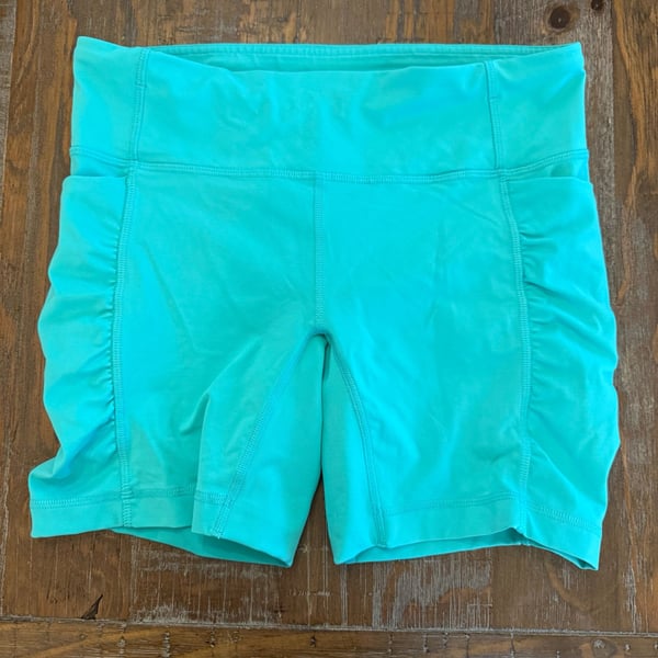 Lululemon Athletica Bike Shorts Size 8 Turquoise Ruched Pockets