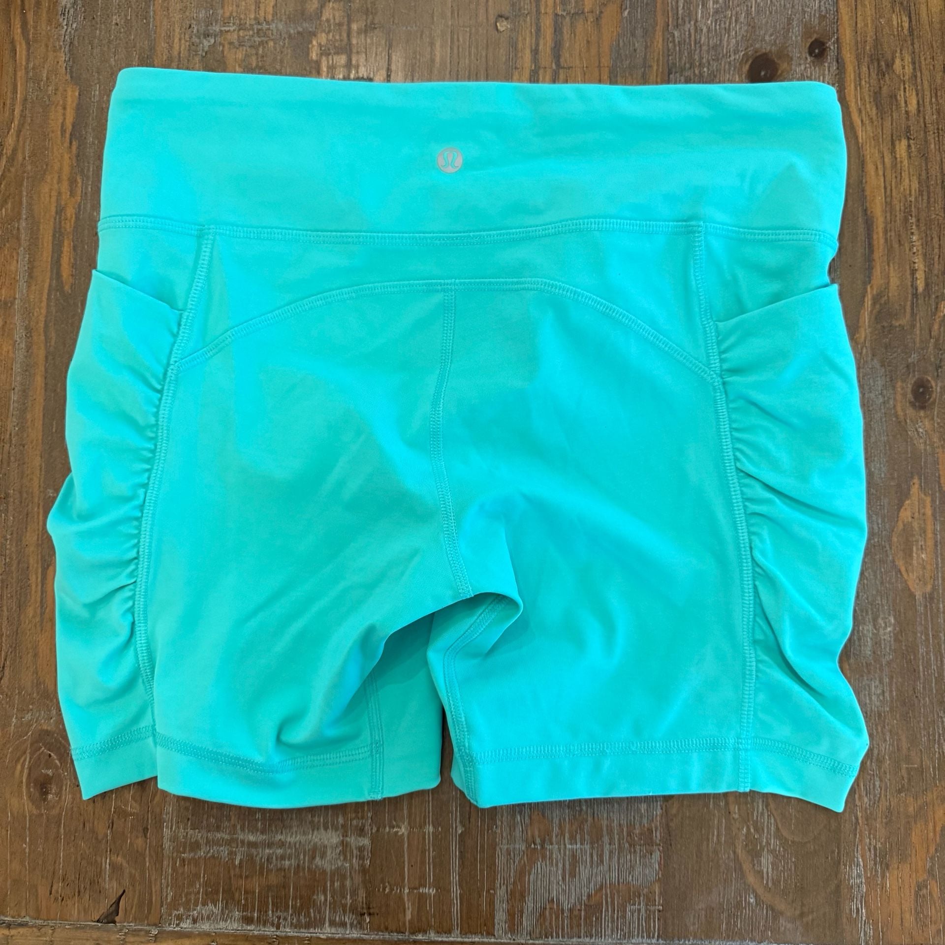 Lululemon Athletica Bike Shorts Size 8 Turquoise Ruched Pockets 3