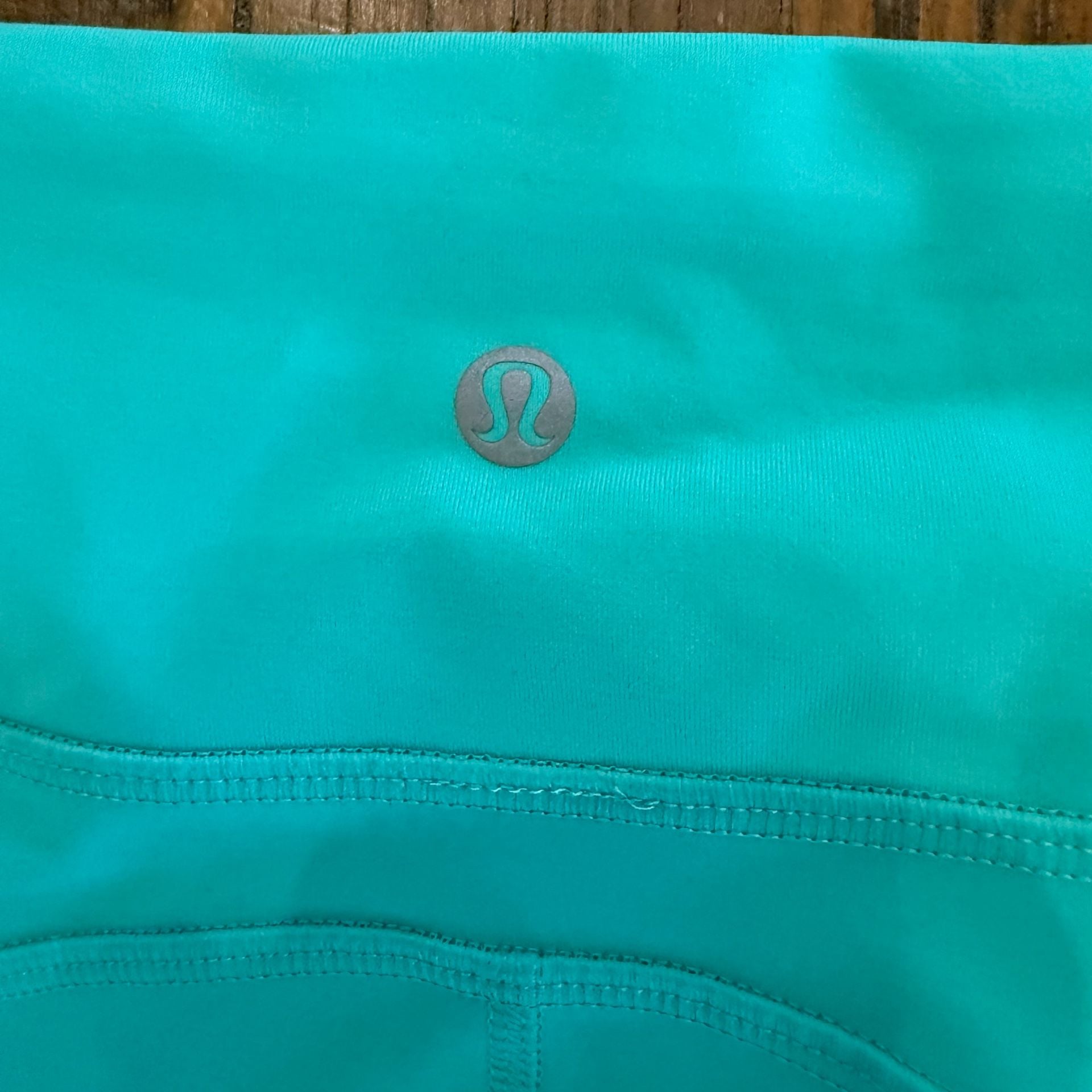 Lululemon Athletica Bike Shorts Size 8 Turquoise Ruched Pockets 4