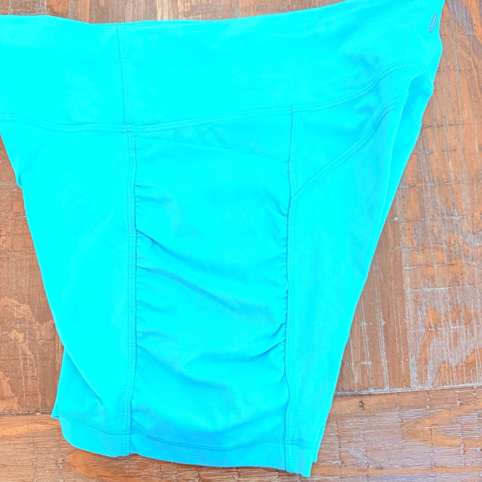 Lululemon Athletica Bike Shorts Size 8 Turquoise Ruched Pockets 6