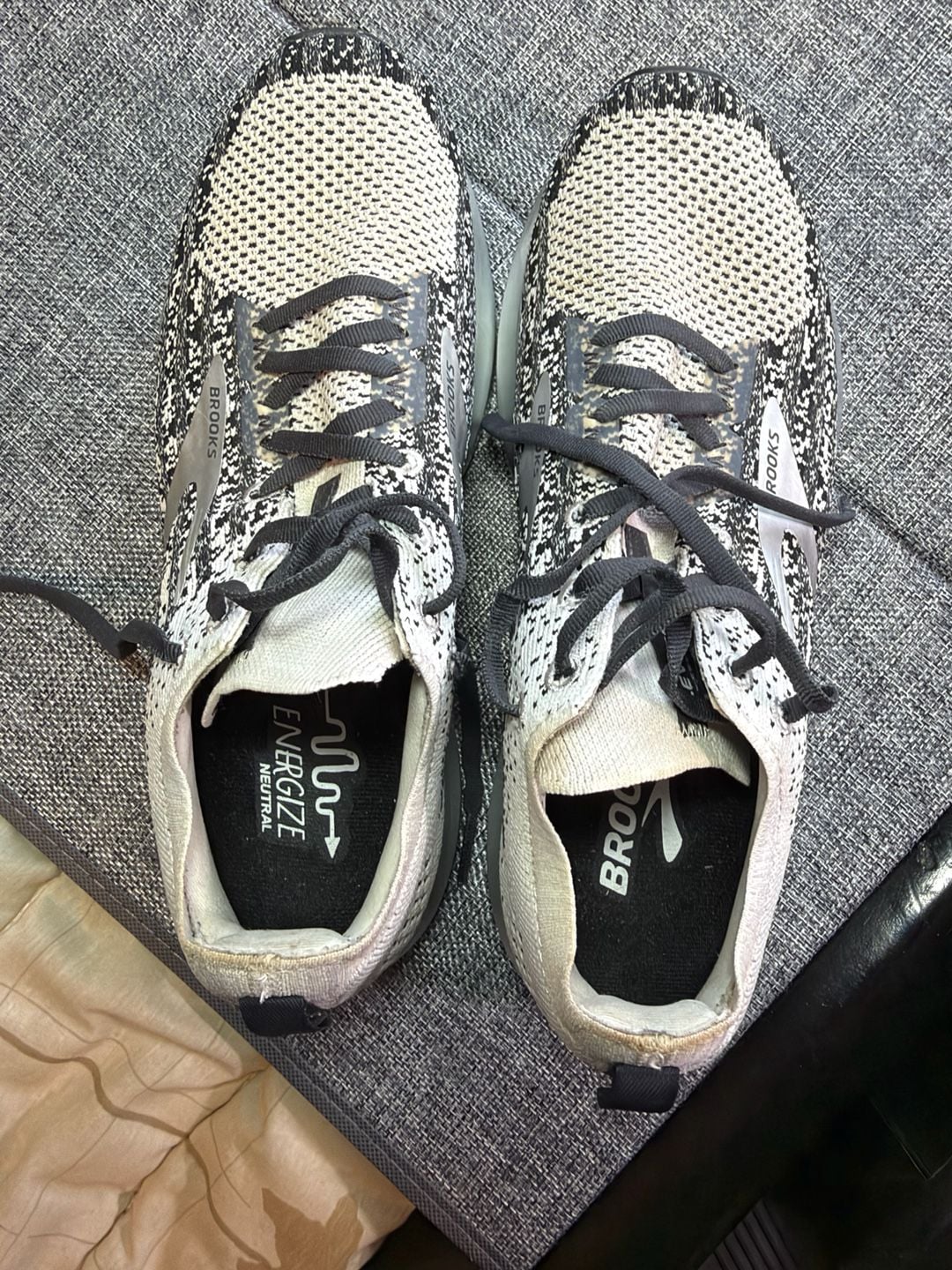 Brooks Levitate 3 Running Shoes Size Womans 9.5 White Black Silver 11