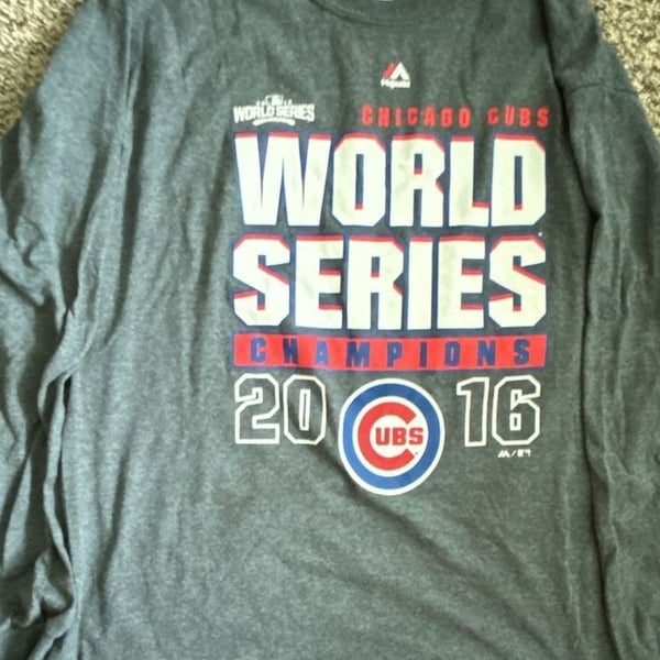 Gildan Chicago Cubs 2016 World Series Champions Long Sleeve T-Shirt Size L