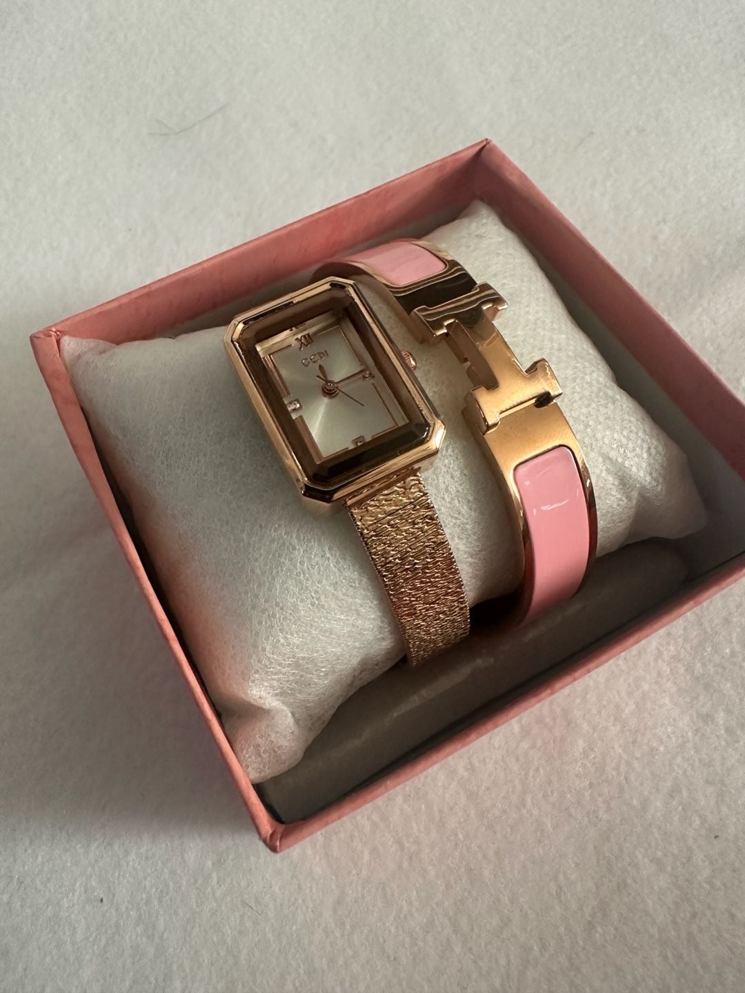 Elegant Gold-Tone Watch & Bracelet Set 1