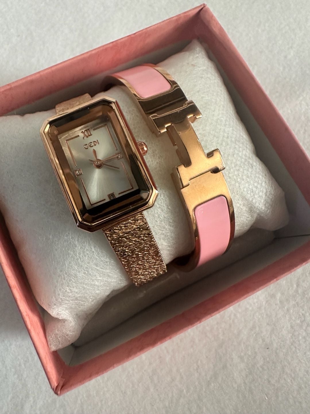 Elegant Gold-Tone Watch & Bracelet Set 2