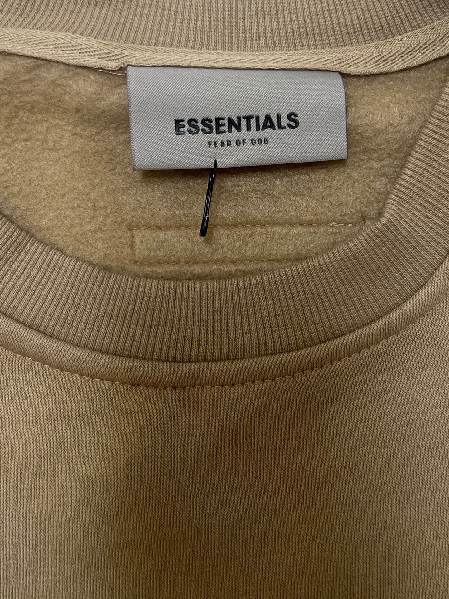 Fear of God Essentials Crewneck Sweatshirt Men’s M Taupe Logo Pullover NWOT 9