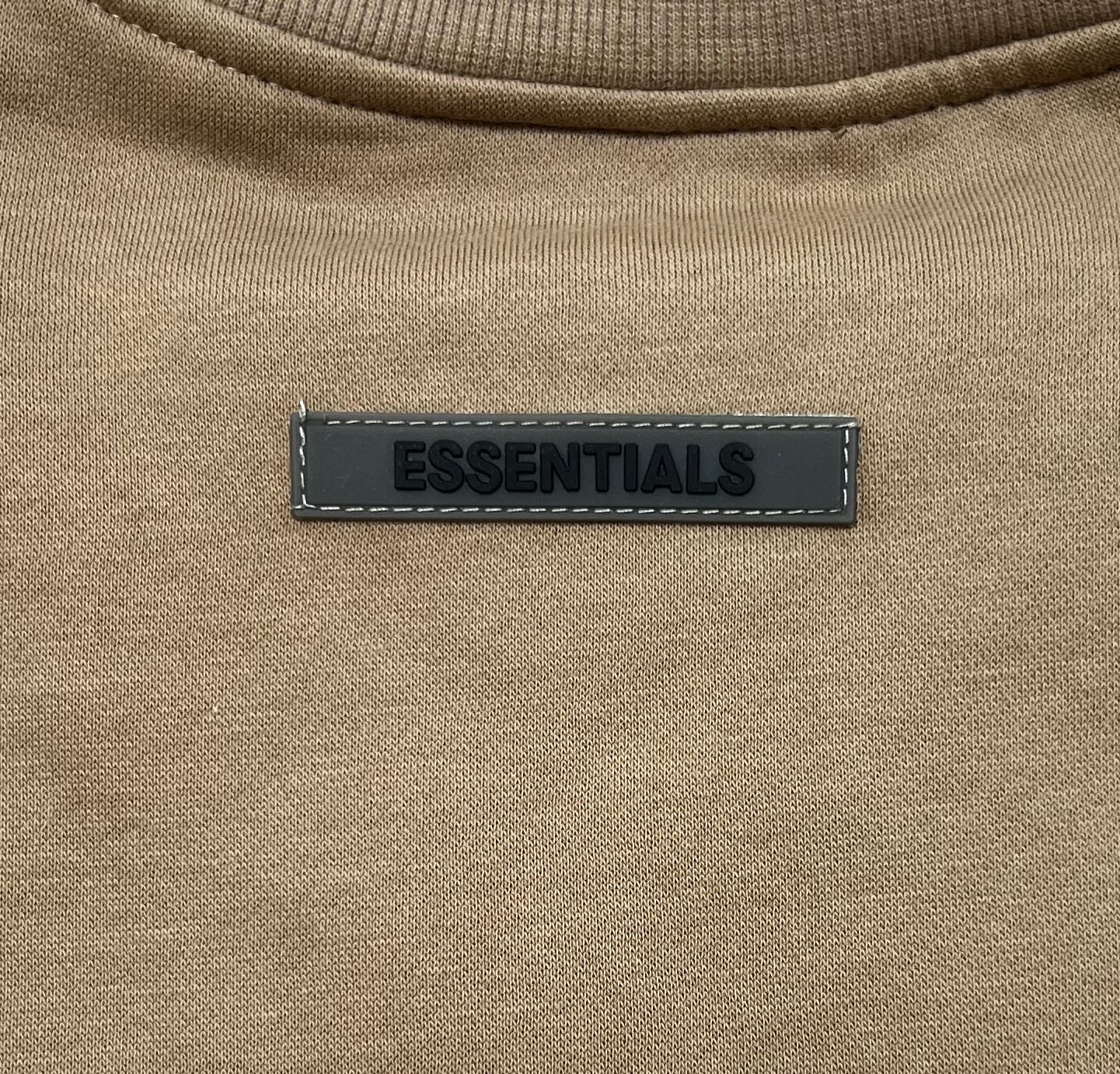 Fear of God Essentials Crewneck Sweatshirt Men’s M Taupe Logo Pullover NWOT 12