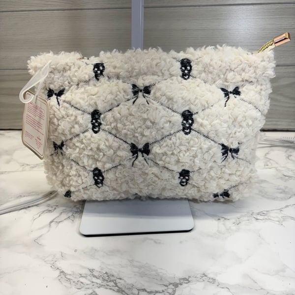 Gloss & Glo White Sherpa Skull and Bow Cosmetic Bag