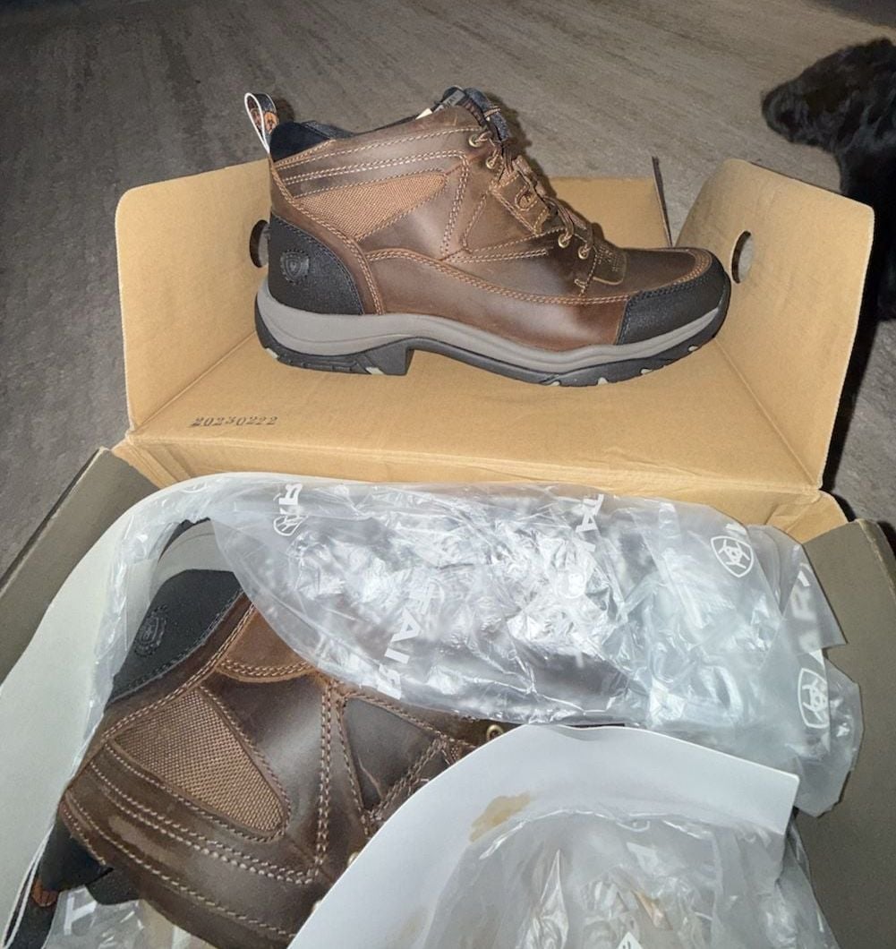 Men’s Ariat Terrain Size 10.5 Distressed Brown Hiking Boots NWT in box 4