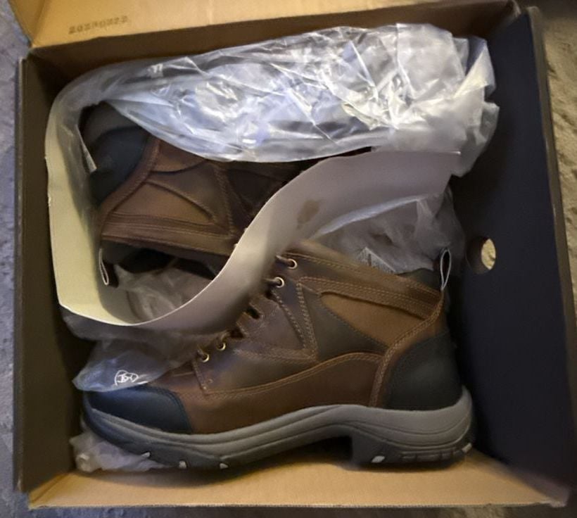 Men’s Ariat Terrain Size 10.5 Distressed Brown Hiking Boots NWT in box 2