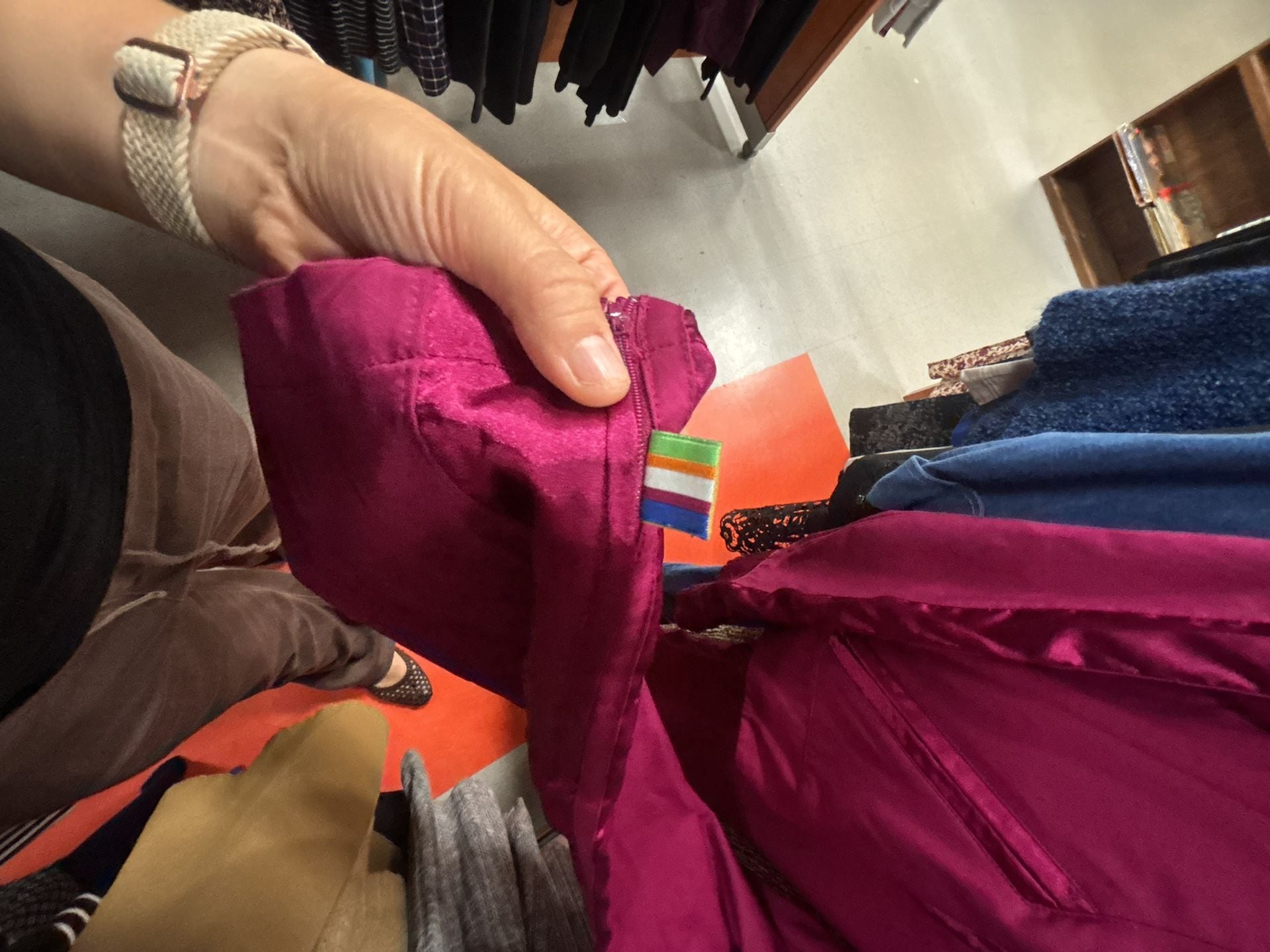 Nike Track Jacket Size M(8-10) Burgundy 2