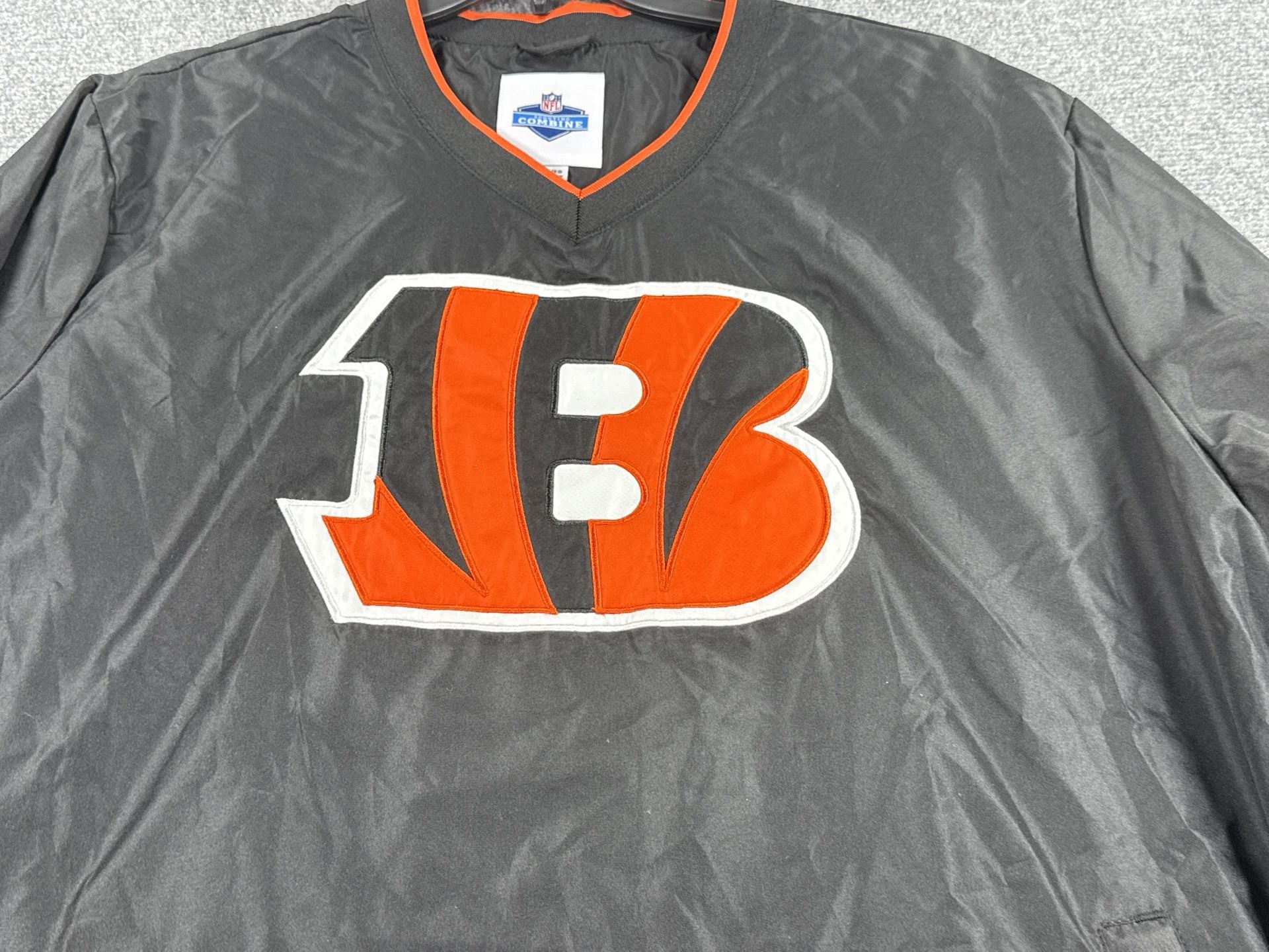 NFL Combine Cincinnati Bengals Crossover Vneck Pullover Size XL Black NWT 6
