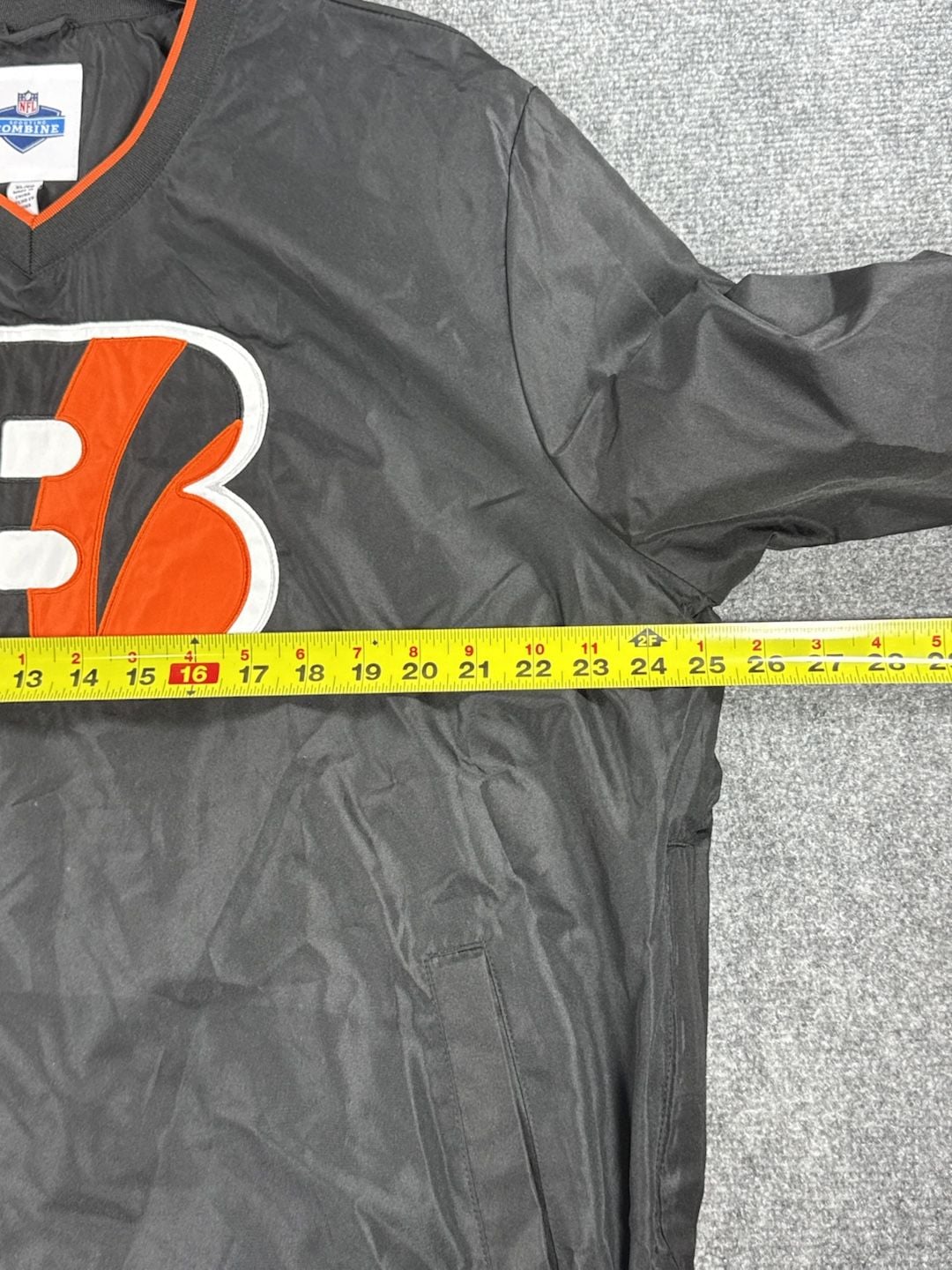 NFL Combine Cincinnati Bengals Crossover Vneck Pullover Size XL Black NWT 9