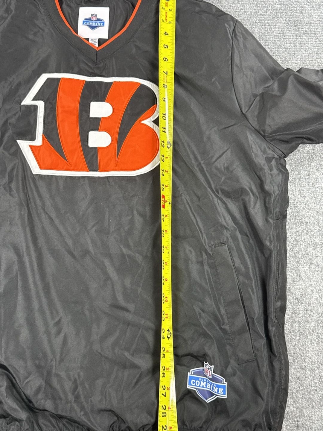 NFL Combine Cincinnati Bengals Crossover Vneck Pullover Size XL Black NWT 10