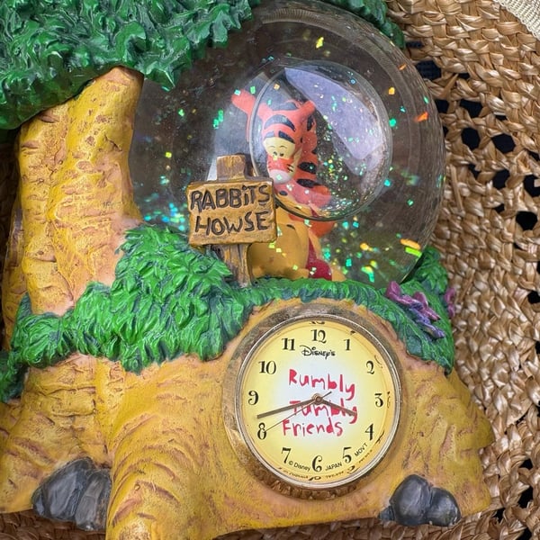 Disney Winnie The Pooh And Tigger Rumbly Tumbly Friends Snow Globe Clock