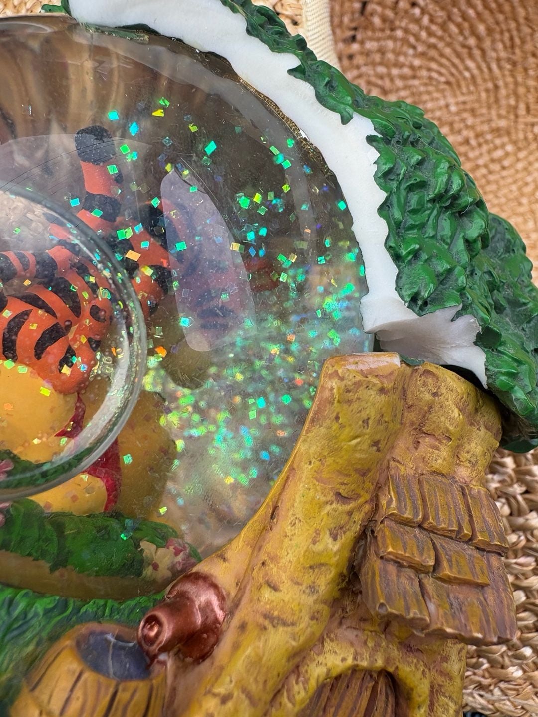 Disney Winnie The Pooh And Tigger Rumbly Tumbly Friends Snow Globe Clock 7