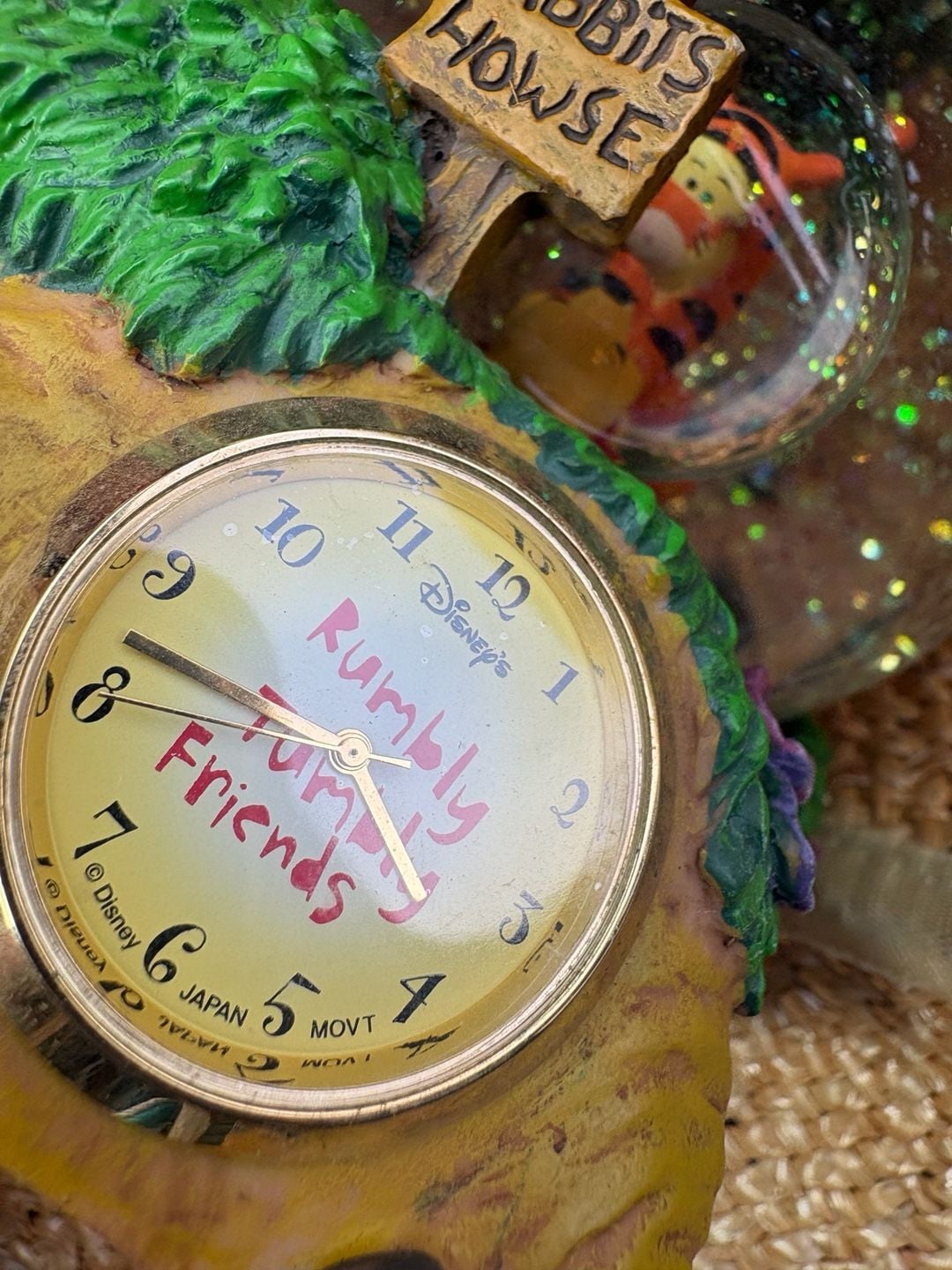 Disney Winnie The Pooh And Tigger Rumbly Tumbly Friends Snow Globe Clock 11