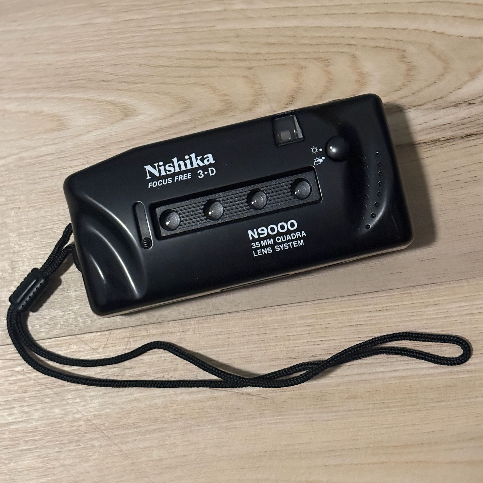 Nishika N9000 Focus Free 3-D 35mm Quadra Lens Camera 2