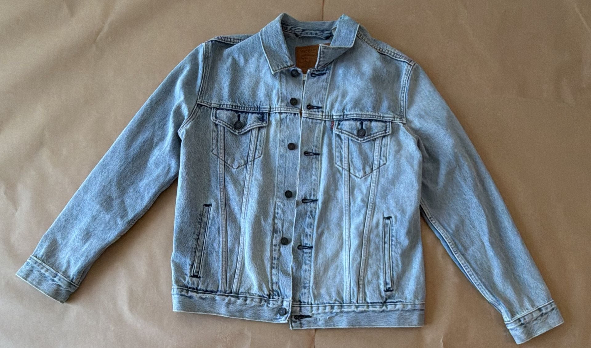 Levi’s Premium Trucker Denim Jacket Mens L 72334-0232 Embroidered Tiger Back 2
