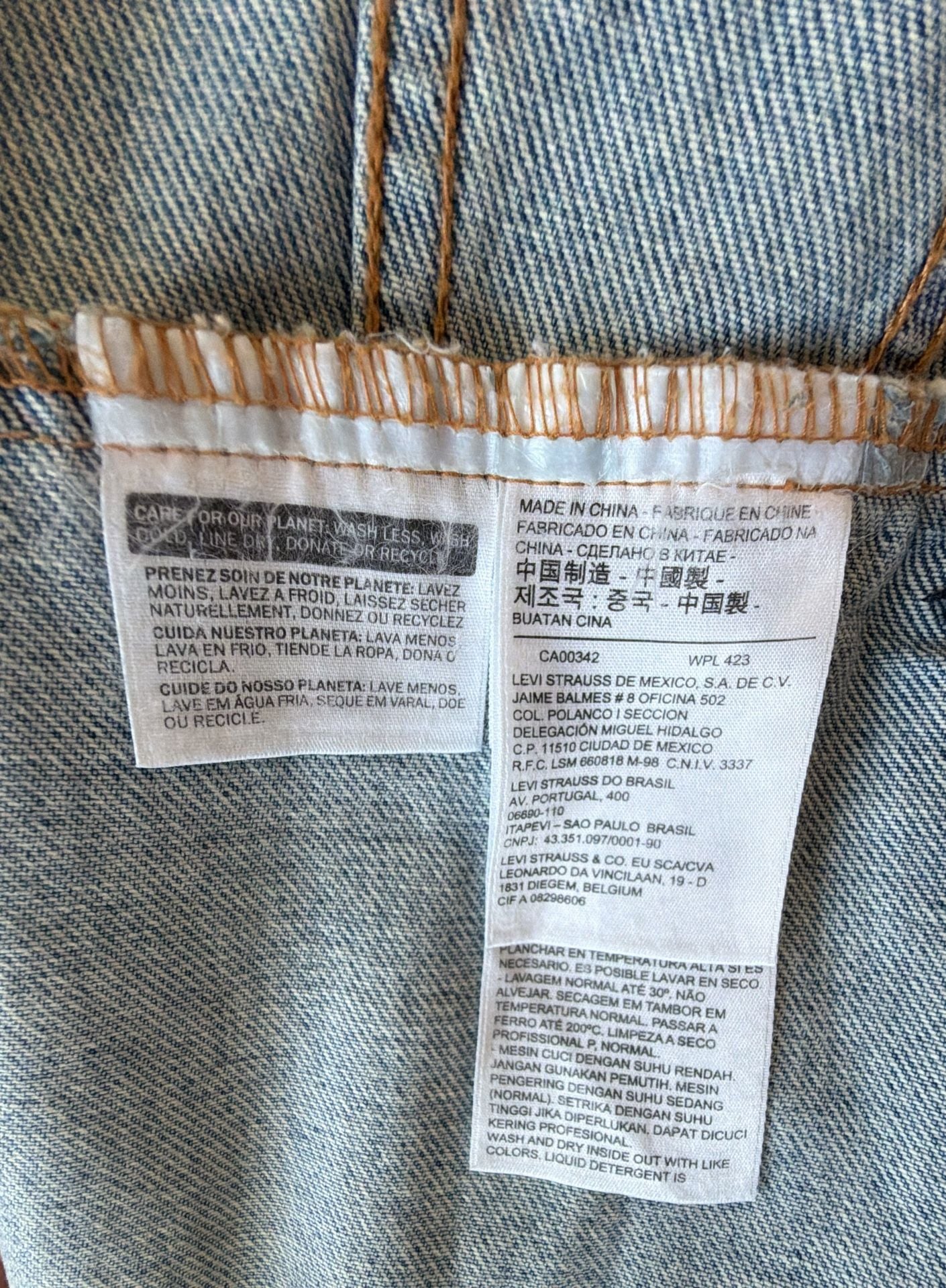 Levi’s Premium Trucker Denim Jacket Mens L 72334-0232 Embroidered Tiger Back 5