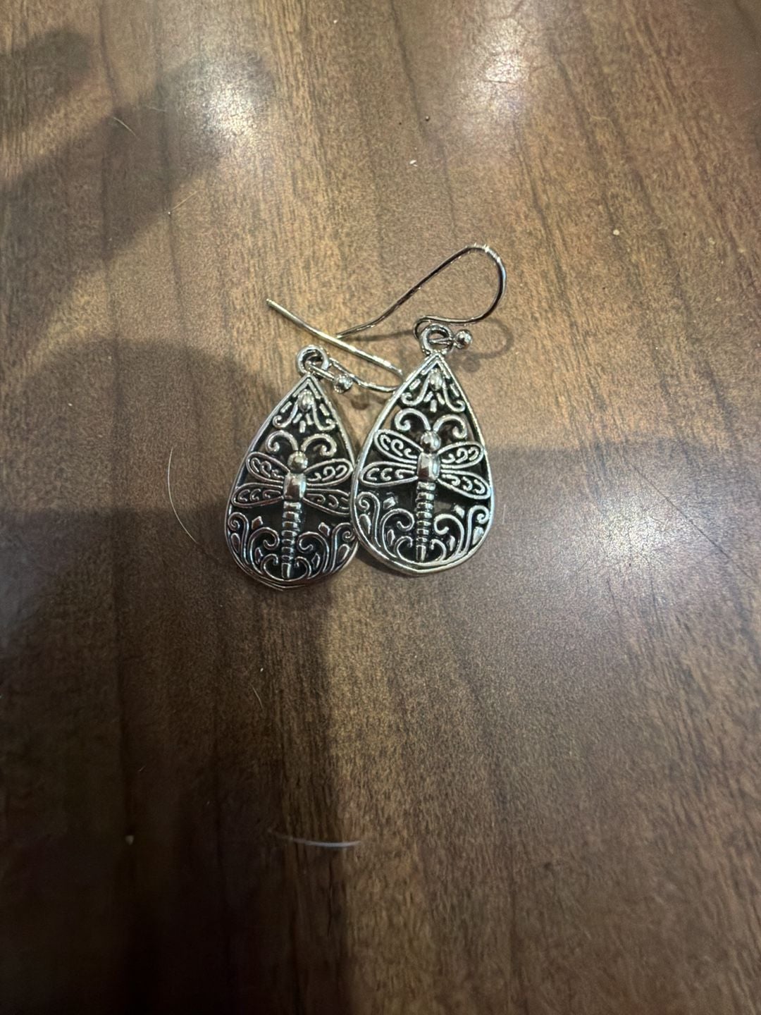 Unbranded Dragonfly Teardrop Filigree Earrings Silver Tone 1