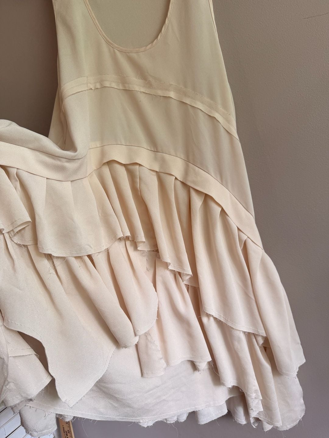Ladies L Beige Chiffon Ruffle Tiered Asymmetrical Sleeveless Maternity Top Dress 9