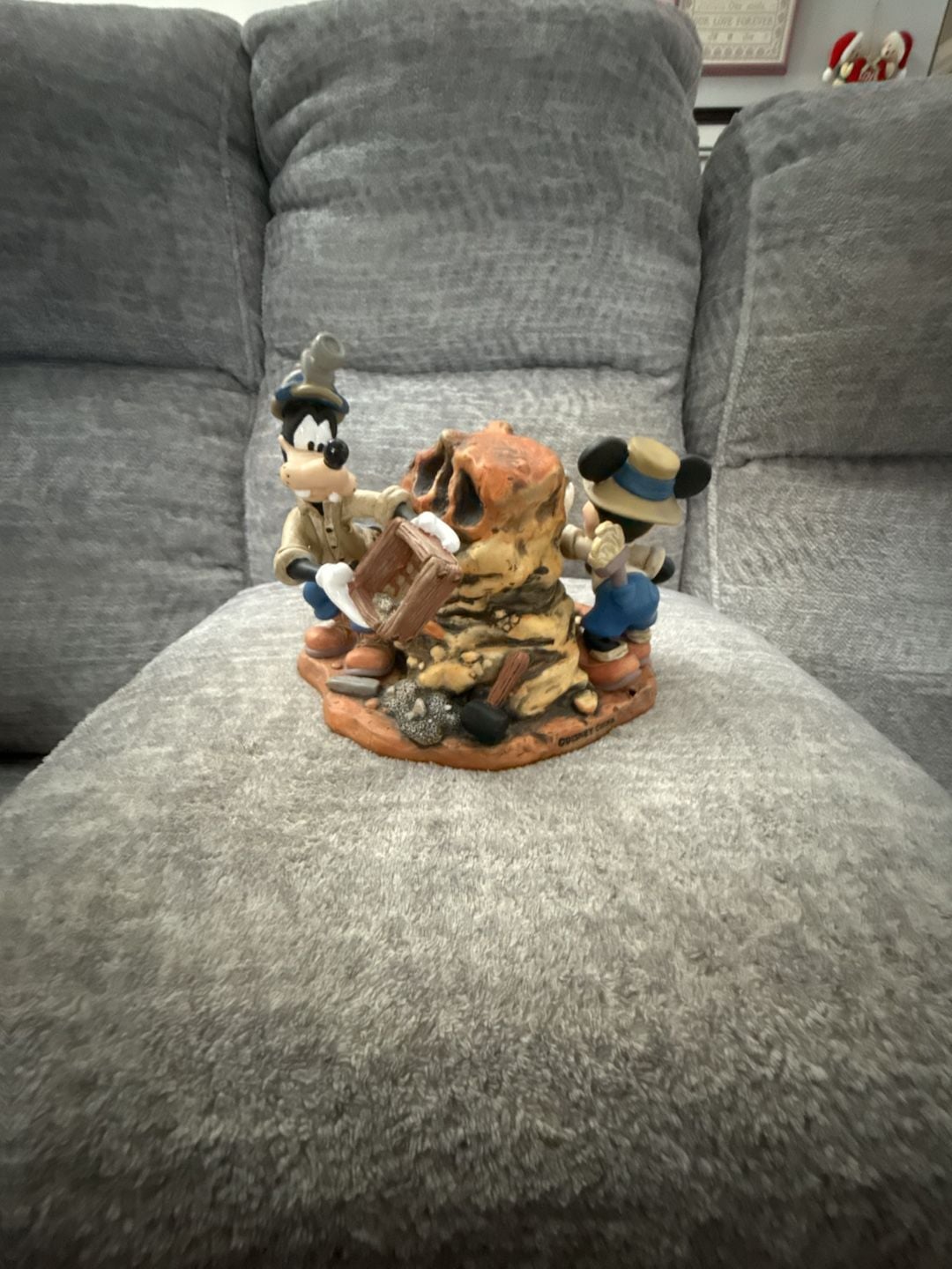 Disney Big Dig In The Boneyard Mickey Pluto Goofy Figurine Animal Kingdom. 1