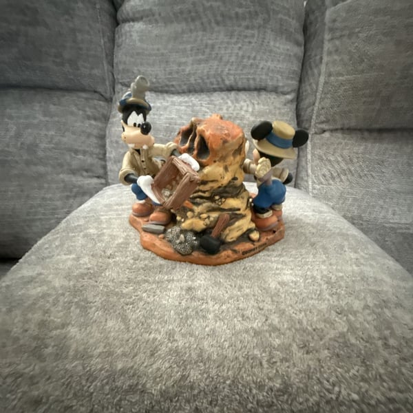 Disney Big Dig In The Boneyard Mickey Pluto Goofy Figurine Animal Kingdom.