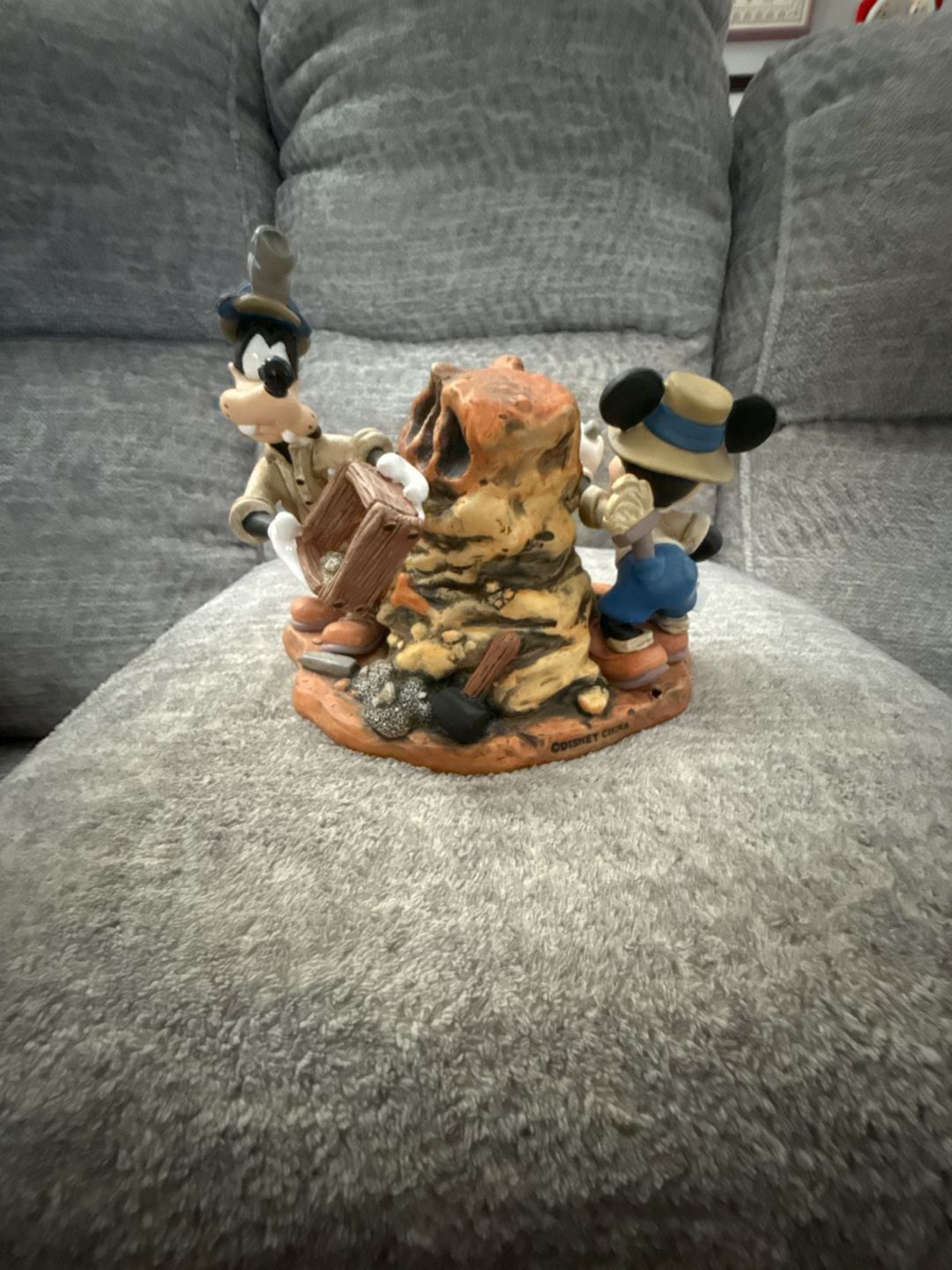 Disney Big Dig In The Boneyard Mickey Pluto Goofy Figurine Animal Kingdom. 4