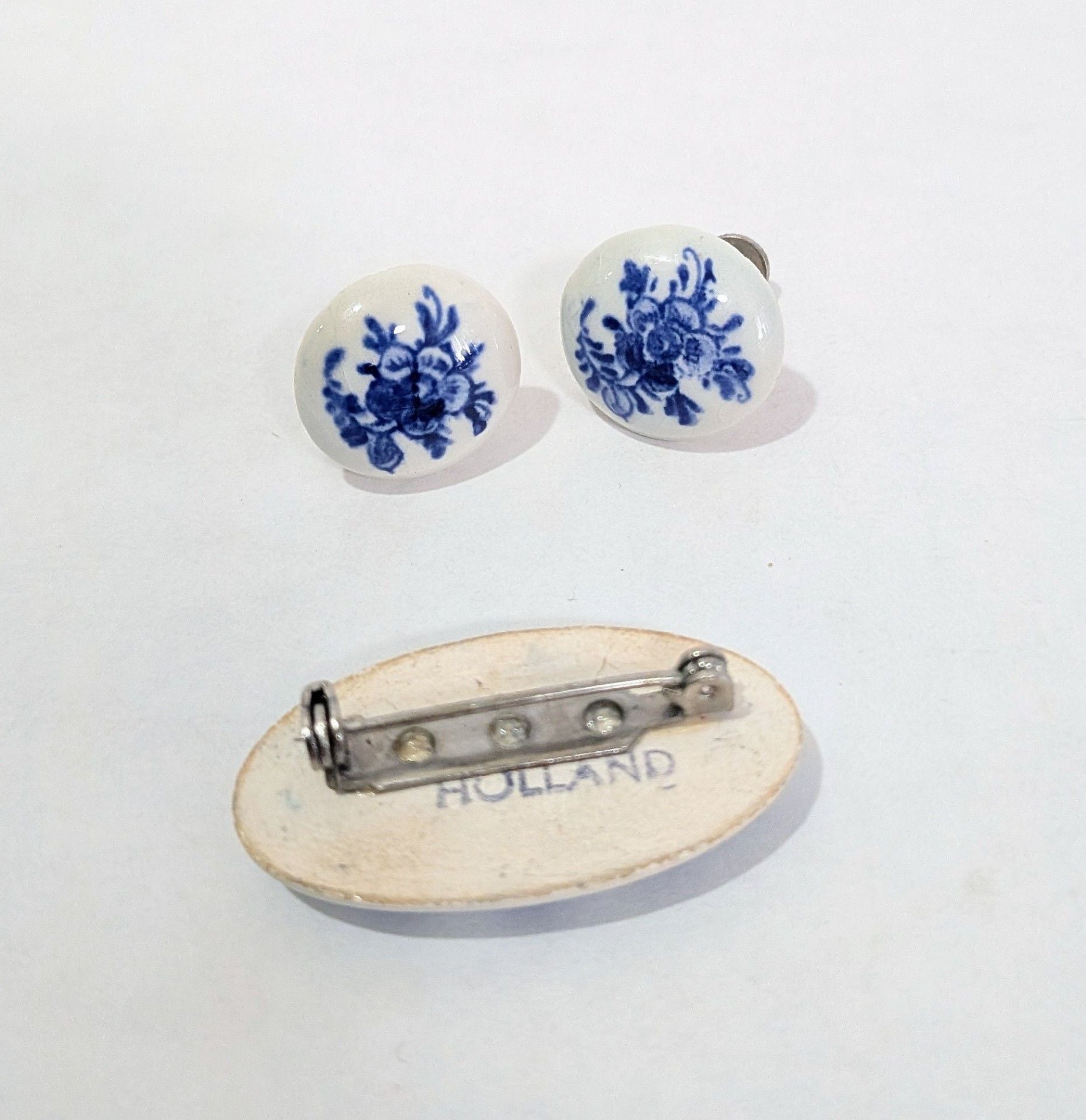 Delft Blue Porcelain Jewelry Set Oval Brooch & Screw Back Earrings Holland Vintg 2