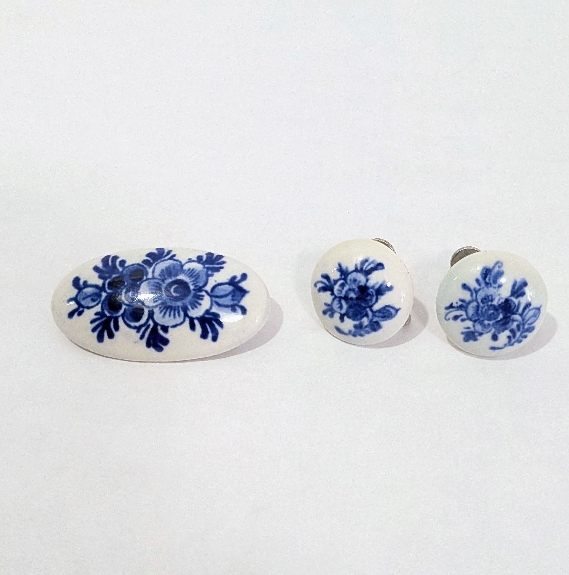 Delft Blue Porcelain Jewelry Set Oval Brooch & Screw Back Earrings Holland Vintg 4