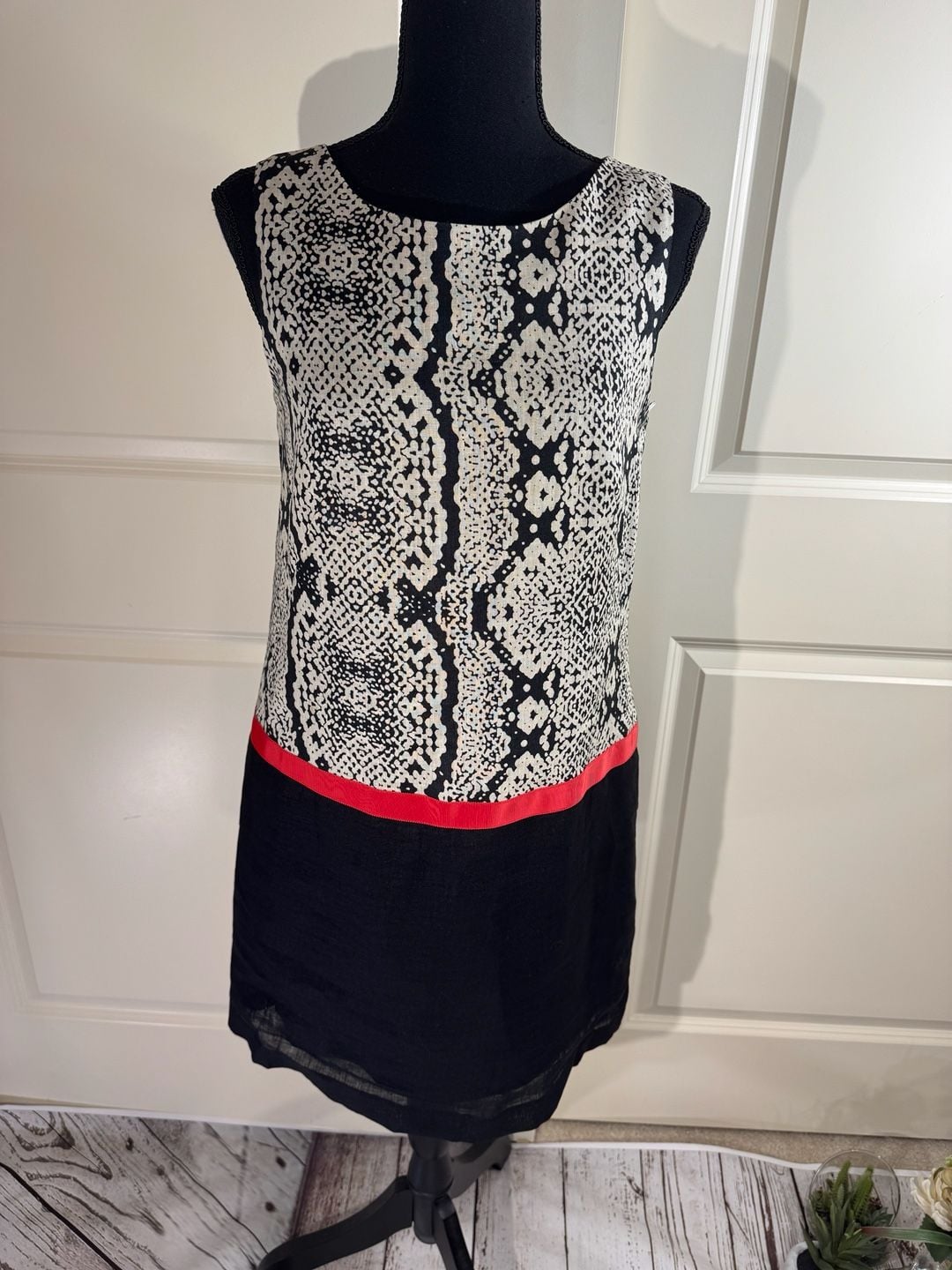 Ann Taylor LOFT Black and Cream Snake Print Linen Shift Dress Size 4 2