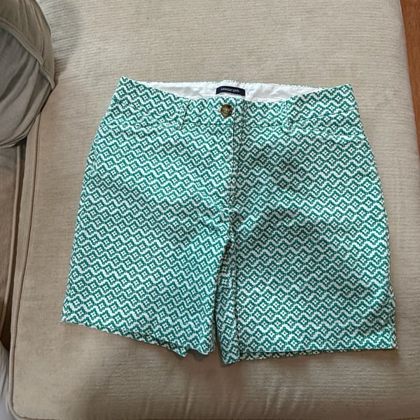 Lands' End Shorts Size 10 Green White Geometric Print Mid Rise Chino