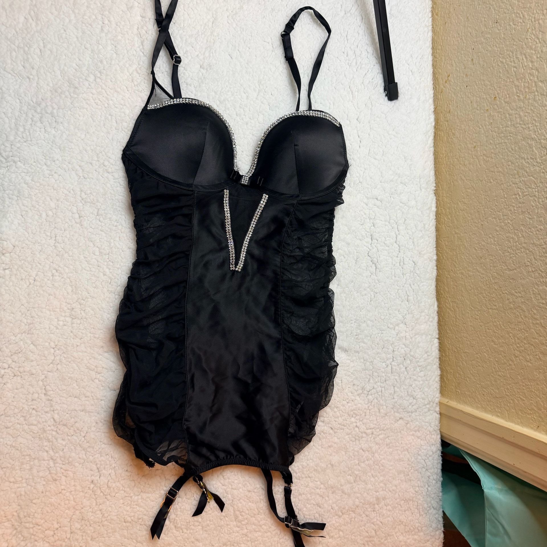 Victoria's Secret Corset Size 34B Black Rhinestone 2