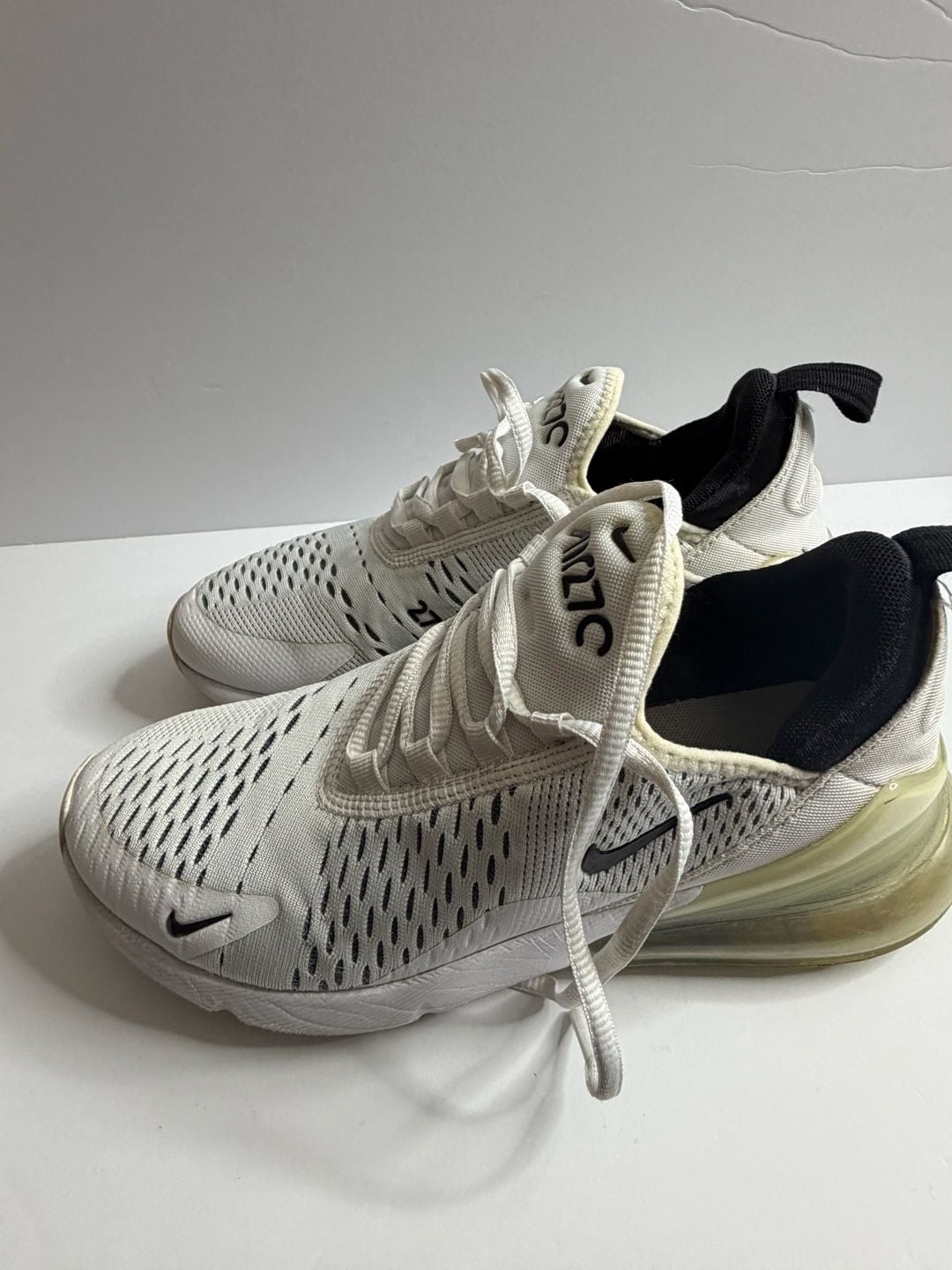 Nike Air Max 270 Size 7.5 White Black Casual Sneakers 5