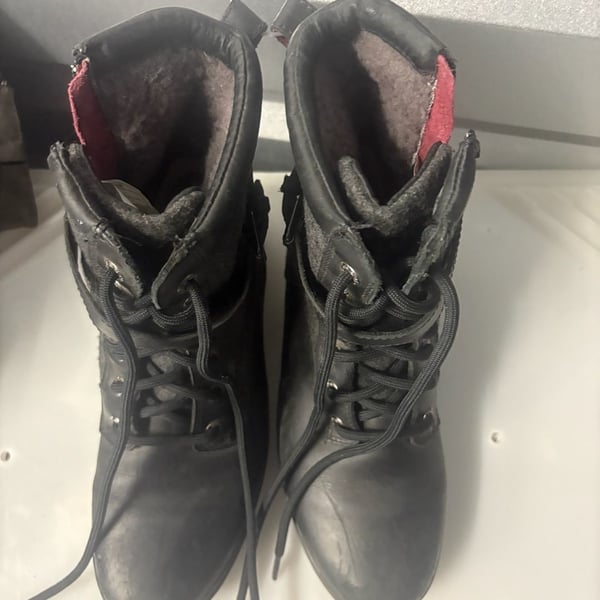 UGG Kesey Boots Size 7.5 Black Leather Waterproof Wool