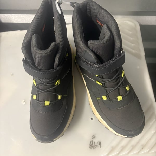 Cat & Jack Winter Boots Size 5 Charcoal Gray Thermolite EcoMade