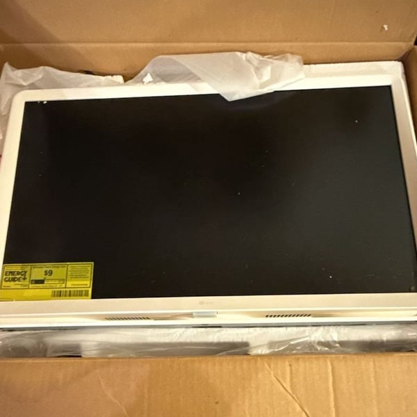 LG 27LQ600S-WU 27 Inch Full HD Smart IPS Monitor White
Brand new
