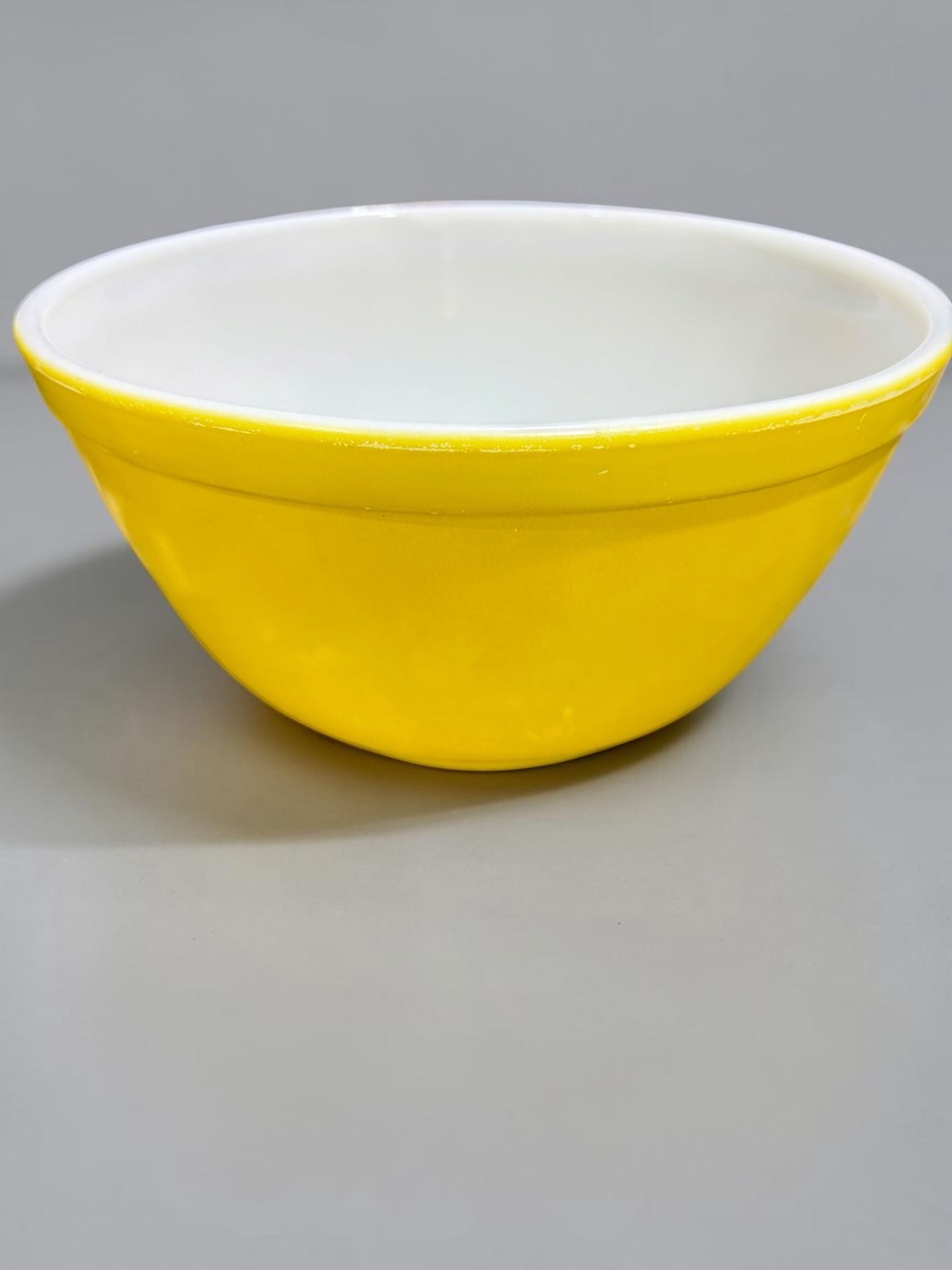 Pyrex Mixing Bowl 402 Yellow 1.5 QT Vintage Ovenware 1